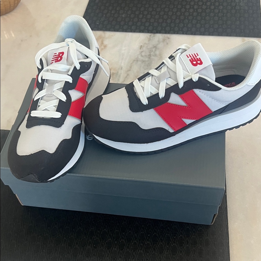 New Balance White and Black Sneakers with Red Accents - Picture 6 of 6